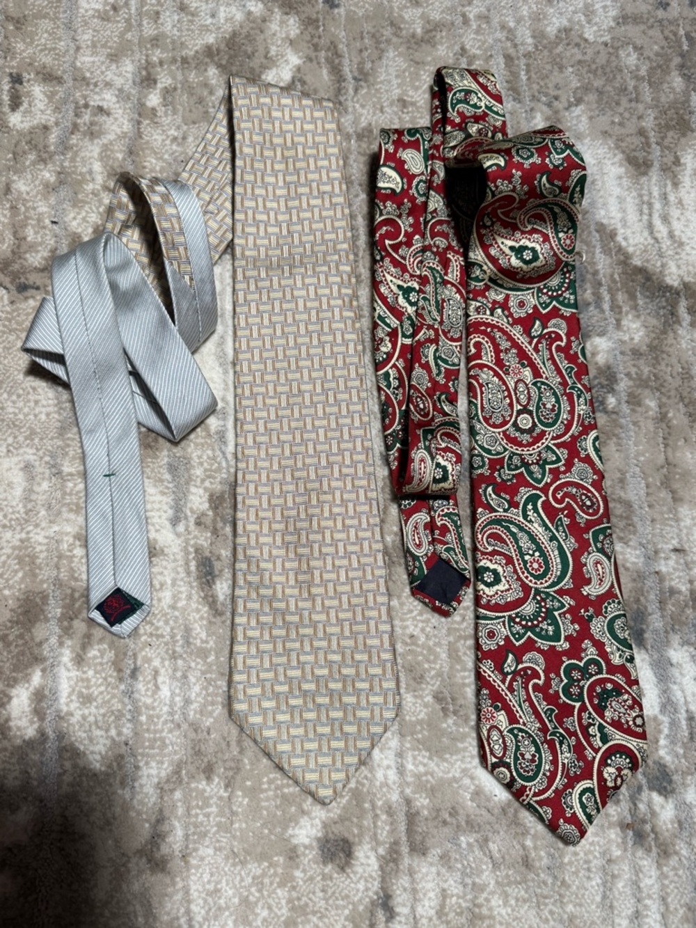 Tommy Hilfinger and chaps Ralph Loren 2 tie set vintage